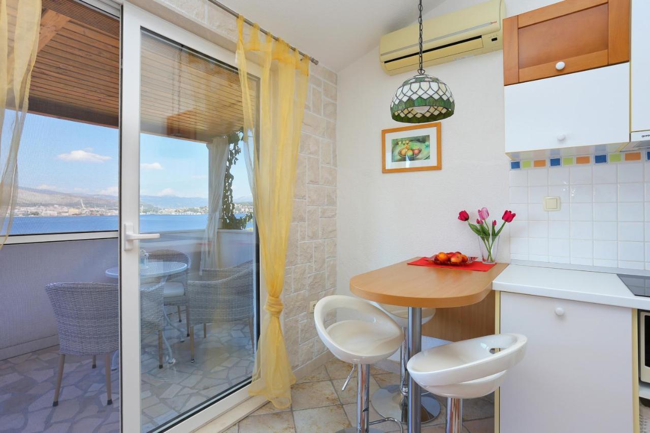 Apartments By The Sea Okrug Donji, Ciovo - 12502 Okrug Gornji Εξωτερικό φωτογραφία